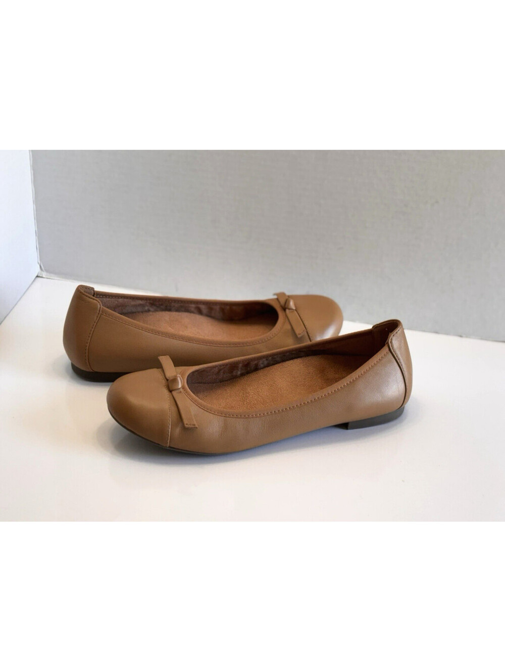 Vionic Amorie Ballet Flats Women's 9 Camel Leather Bow Orthotic Cap Toe Comfort
